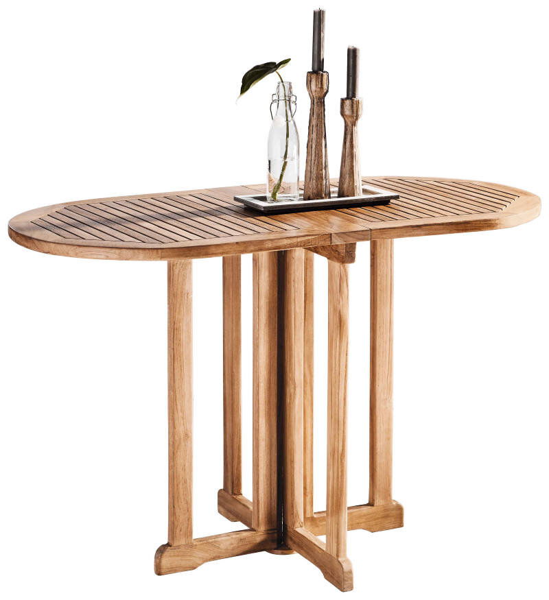XORA Gartentisch SURABAYA Eleganter Gartentisch aus Holz mit ovaler Tischplatte, dekoriert mit einer Vase und Kerzenhaltern, seitliche Perspektive