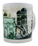 Kaffeetasse mit Münchner Sehenswürdigkeiten, seitliche Perspektive