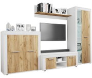 Wohnwand/TV-Möbel-Set in Weiß mit Holzoptik-Fronten, bestehend aus Lowboard, Sideboard, Hängeregal und Vitrine mit Glasböden, in frontaler Perspektive leicht von links gezeigt