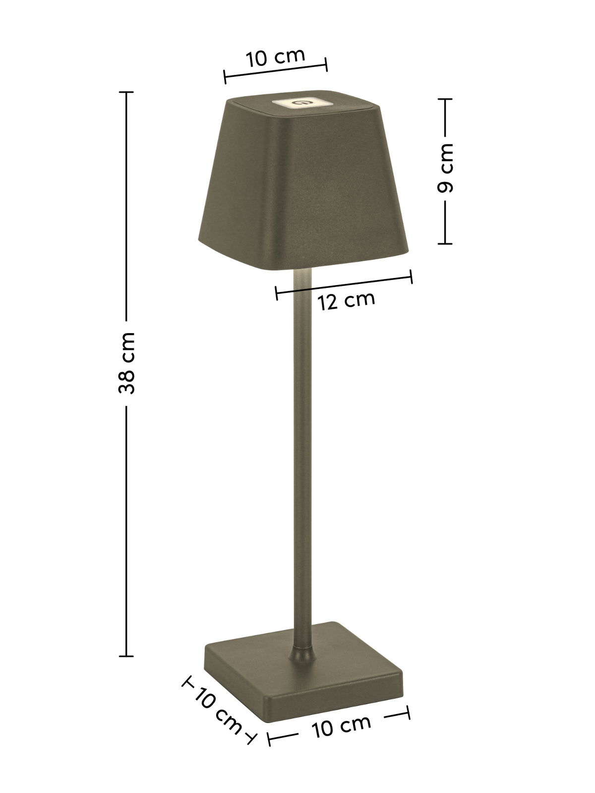 Akku-Tischleuchte in seitlicher Perspektive mit quadratischem Sockel und konischem Lampenschirm, Höhe 38 cm.