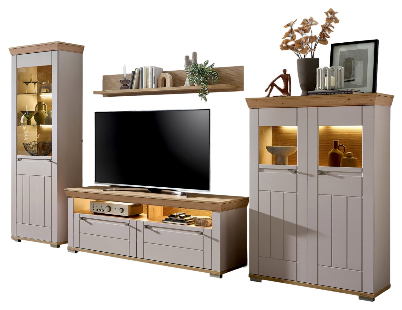 Moderne Wandkombination mit TV-Schrank, Vitrine und Regal in Holzoptik, frontal betrachtet.