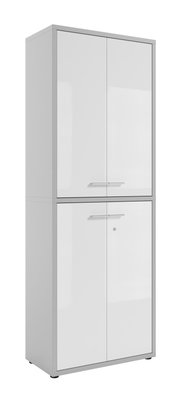 Hochformatiger Aktenschrank mit zwei Doppeltüren, weiß mit silbernen Griffen, seitliche Perspektive.
