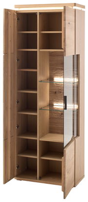 Geöffnete Vitrine aus Holz mit mehreren Regalböden und Glastüren, seitliche Perspektive