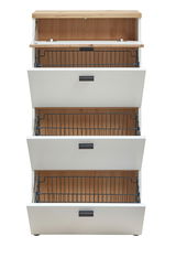 Schmaler Schuhschrank mit drei offenen Klappen und Holzoptik, Frontansicht