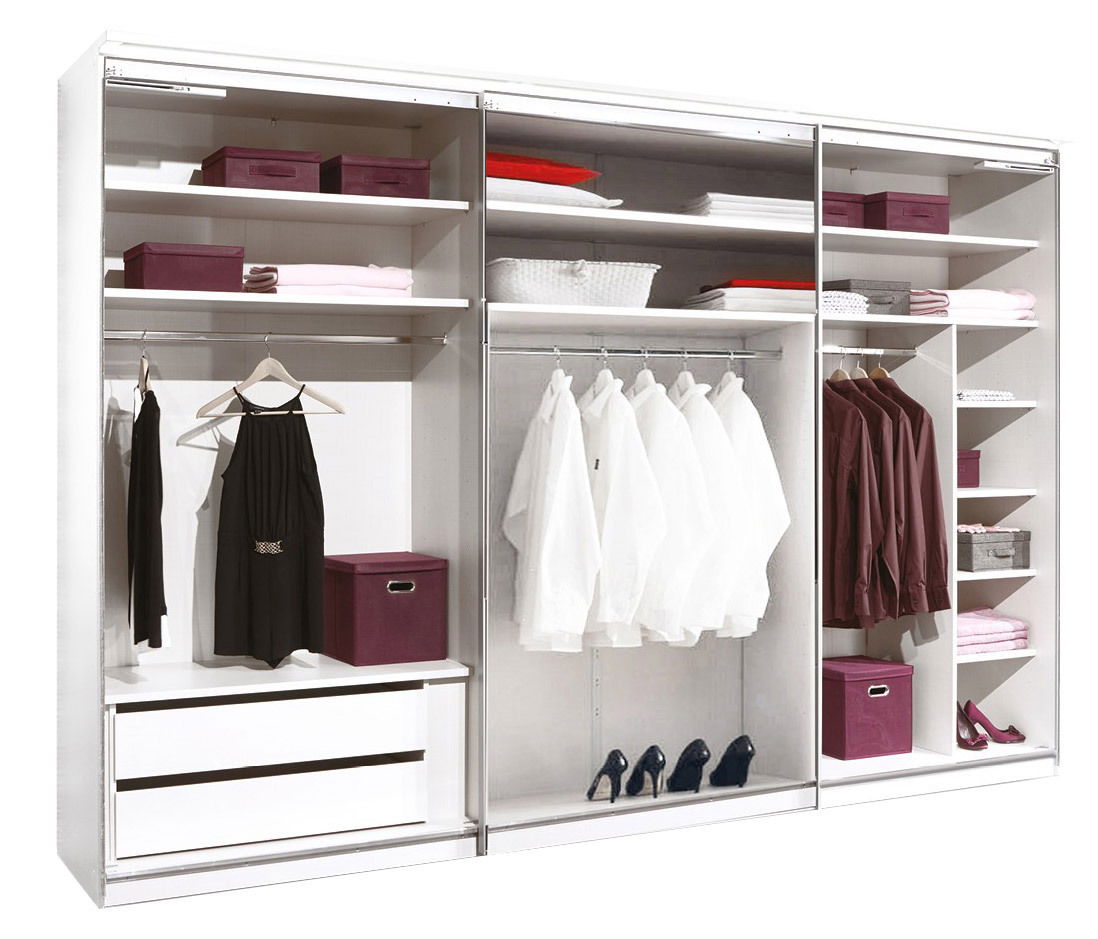Schwebetürenschrank mit offener Frontansicht, zeigt Kleidung, Regale und Schubladen in modernem Design.