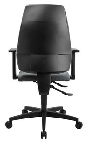 Rückansicht eines schwarzen Bürostuhls mit Armlehnen und Rollen