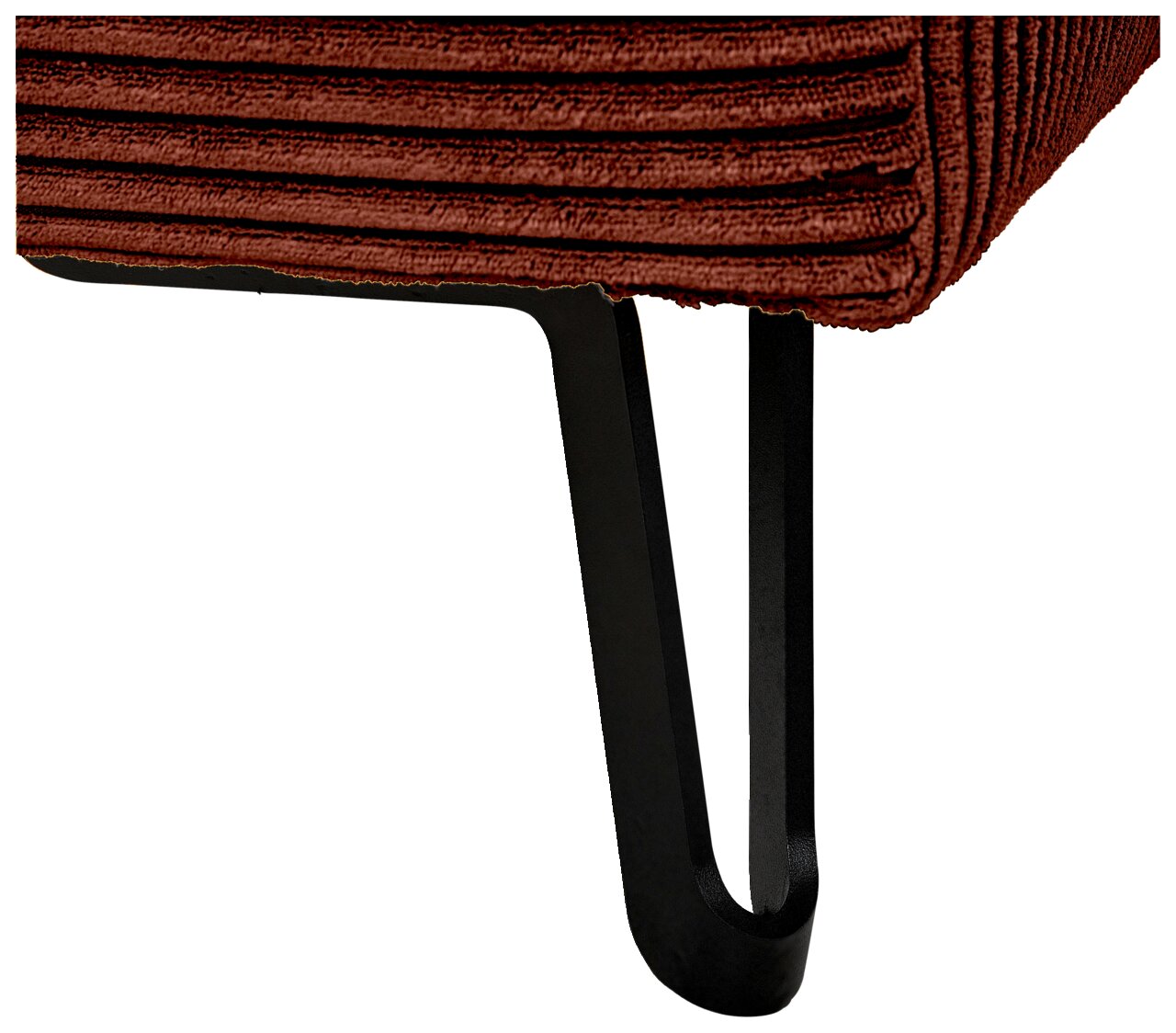 Close-up van een zwart metalen poot met een bruine, geribbelde stoffen bekleding van een meubelstuk, in perspectief vanaf de zijkant.