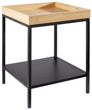 Moderner Beistelltisch mit Holzplatte und schwarzem Metallgestell, seitliche Perspektive